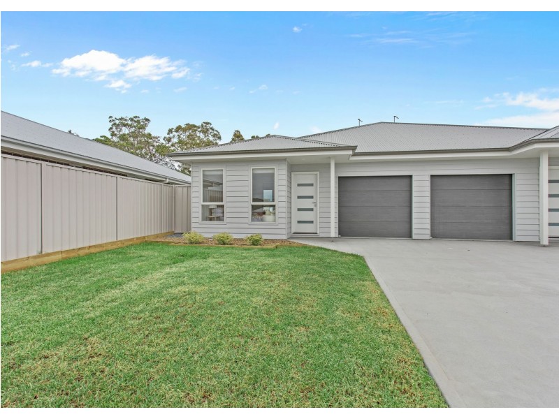 1&2/25 Grandis Parade, Taree NSW 2430