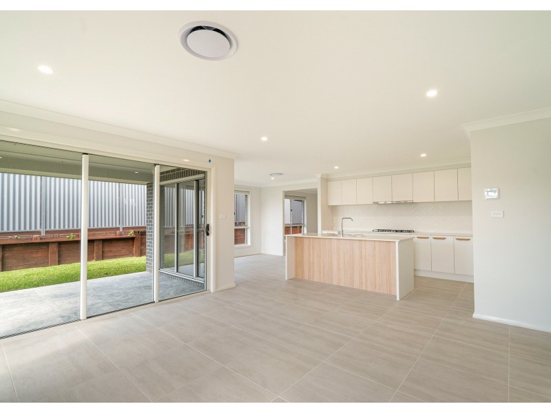4 Auvergne Way, Old Bar NSW 2430