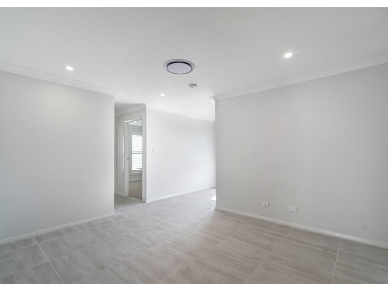 4 Auvergne Way, Old Bar NSW 2430