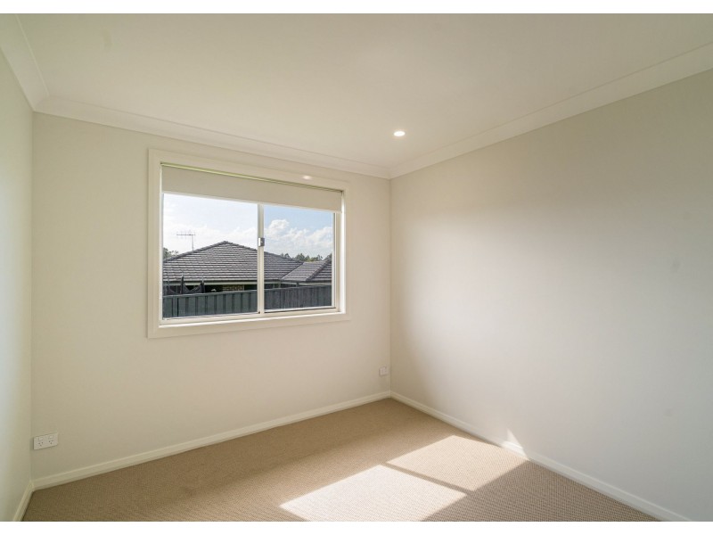 4 Auvergne Way, Old Bar NSW 2430