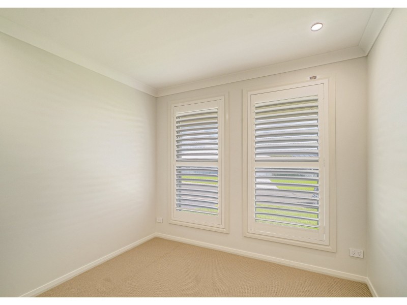 4 Auvergne Way, Old Bar NSW 2430