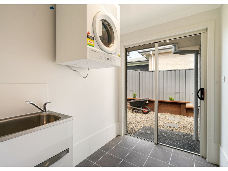 4 Auvergne Way, Old Bar NSW 2430
