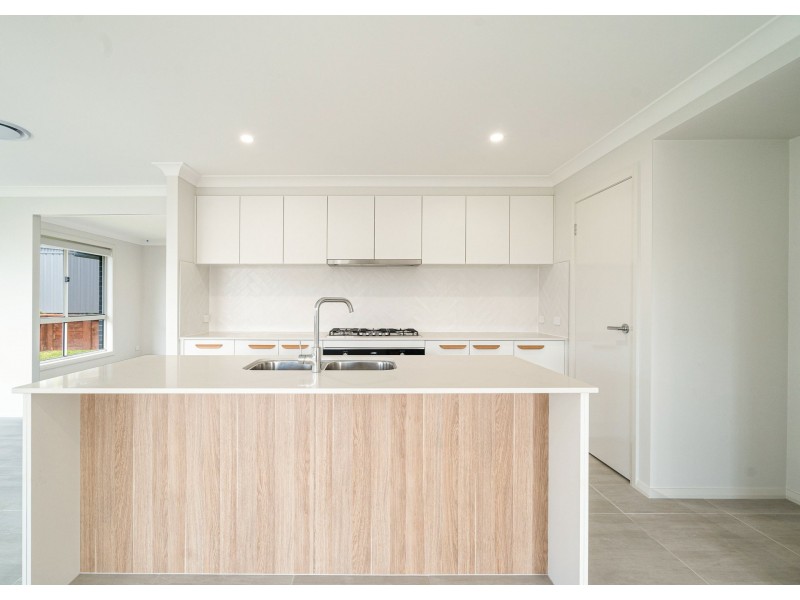 4 Auvergne Way, Old Bar NSW 2430
