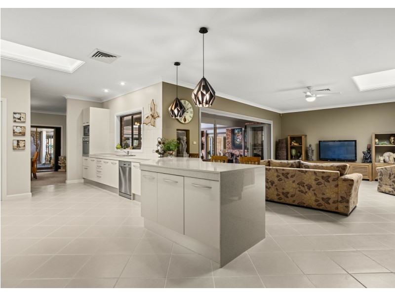 3 Kolinda Drive, Old Bar NSW 2430