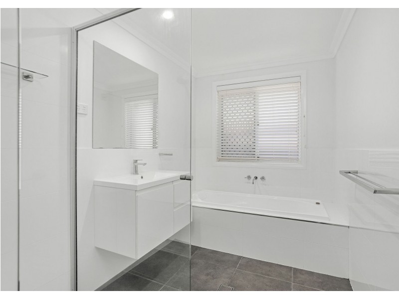 4 Stirling Place, Taree NSW 2430