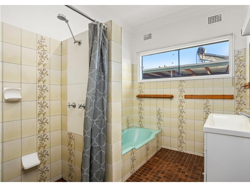 1 Maiden Avenue, Taree NSW 2430