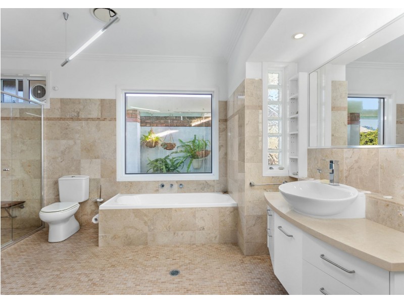 10 Hillside Terrace, Black Head NSW 2430