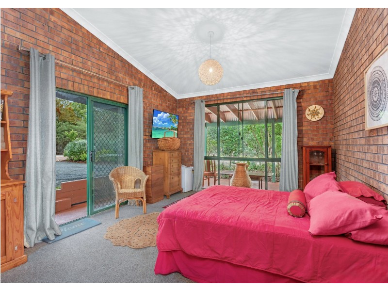 11 Oakview Drive, Hallidays Point NSW 2430