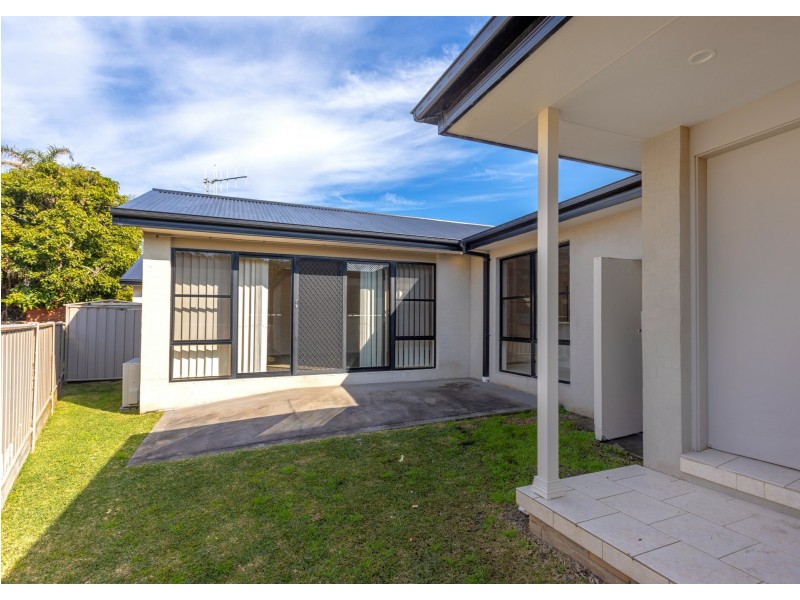 1/12 Hall Street, Old Bar NSW 2430