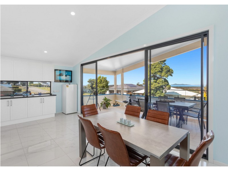 8 Eastern Valley Way, Tallwoods Village NSW 2430