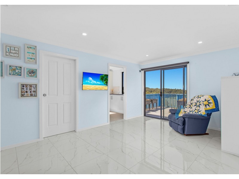 8 Eastern Valley Way, Tallwoods Village NSW 2430