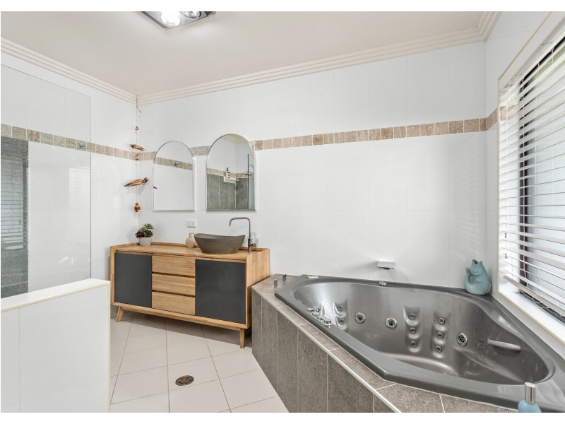 4 Coastal View Drive, Tallwoods Village NSW 2430