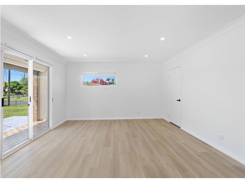 1 Ochiltree Place, Taree NSW 2430