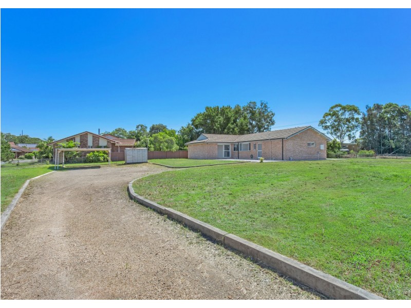 1 Ochiltree Place, Taree NSW 2430