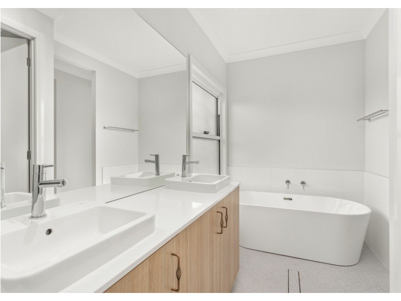 8 Lace Court, Diamond Beach NSW 2430