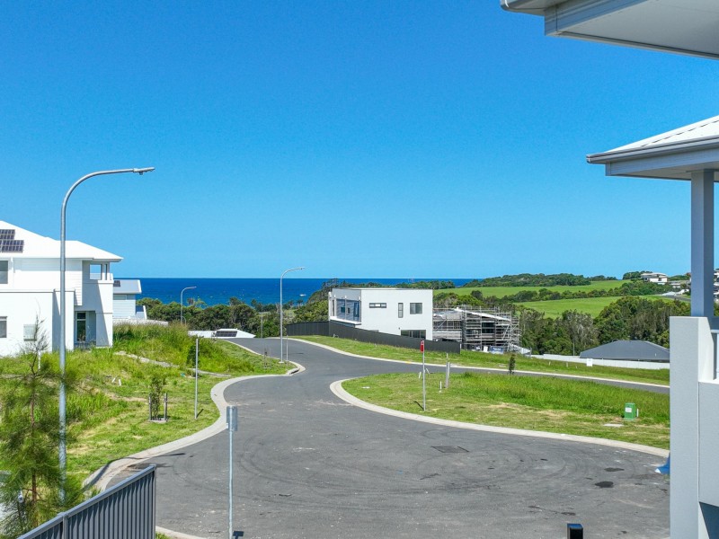 8 Lace Court, Diamond Beach NSW 2430