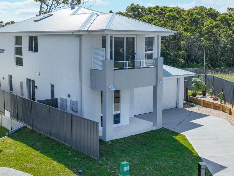 8 Lace Court, Diamond Beach NSW 2430