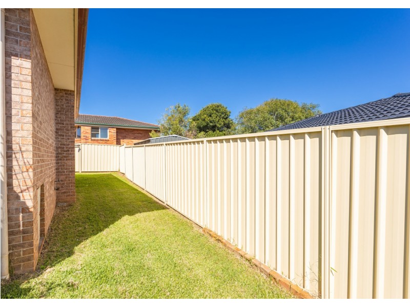2/1 Silkyash Close, Old Bar NSW 2430