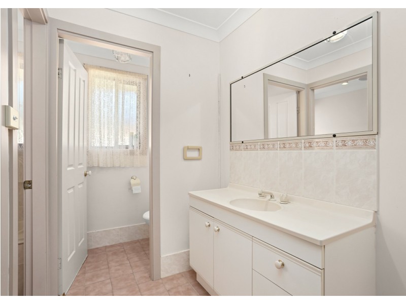 2/1 Silkyash Close, Old Bar NSW 2430