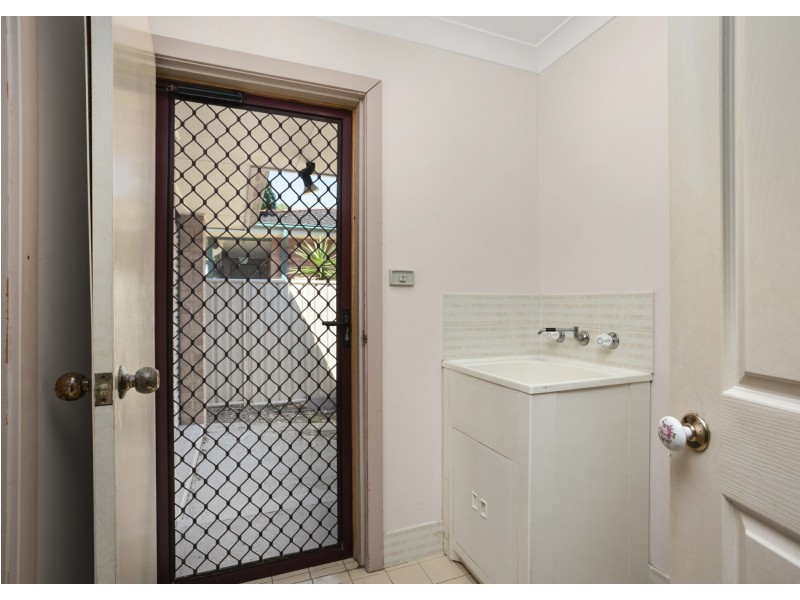2/1 Silkyash Close, Old Bar NSW 2430