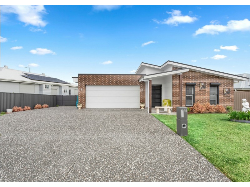 14 Grandis Parade, Taree NSW 2430
