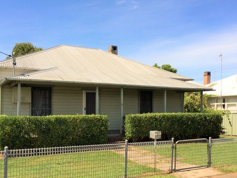 25 Florence Street, Taree NSW 2430