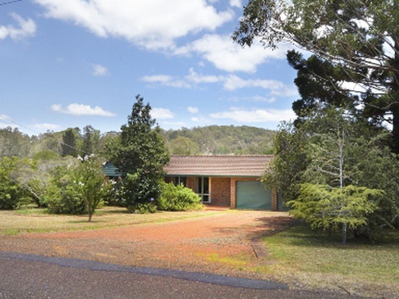 8 Stacey Drive, Taree NSW 2430
