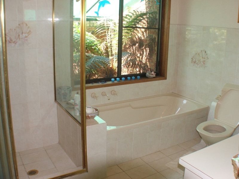 38 Kolinda Drive, Old Bar NSW 2430