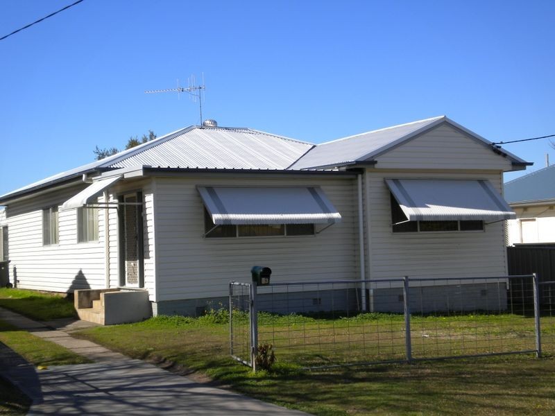 33 Oxley Street, Taree NSW 2430