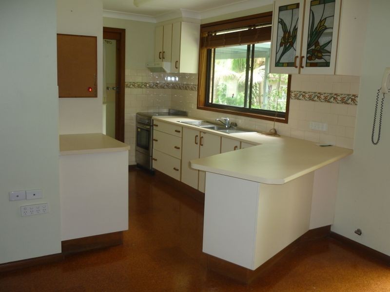 128 Old Bar Road, Old Bar NSW 2430