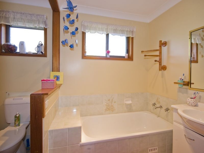 27 Lawson Crescent, Taree NSW 2430
