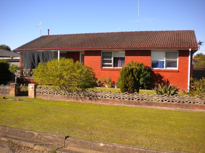 2 Arthur Ave, Taree NSW 2430