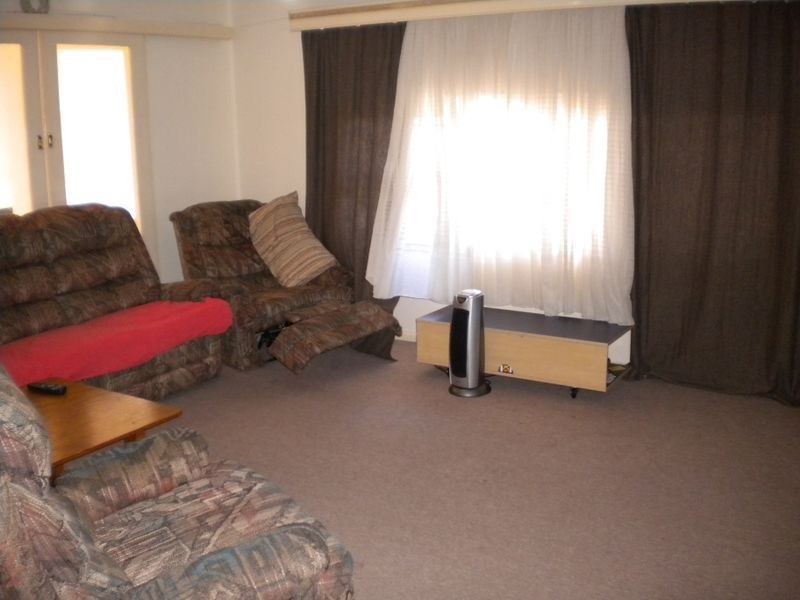 2 Arthur Ave, Taree NSW 2430