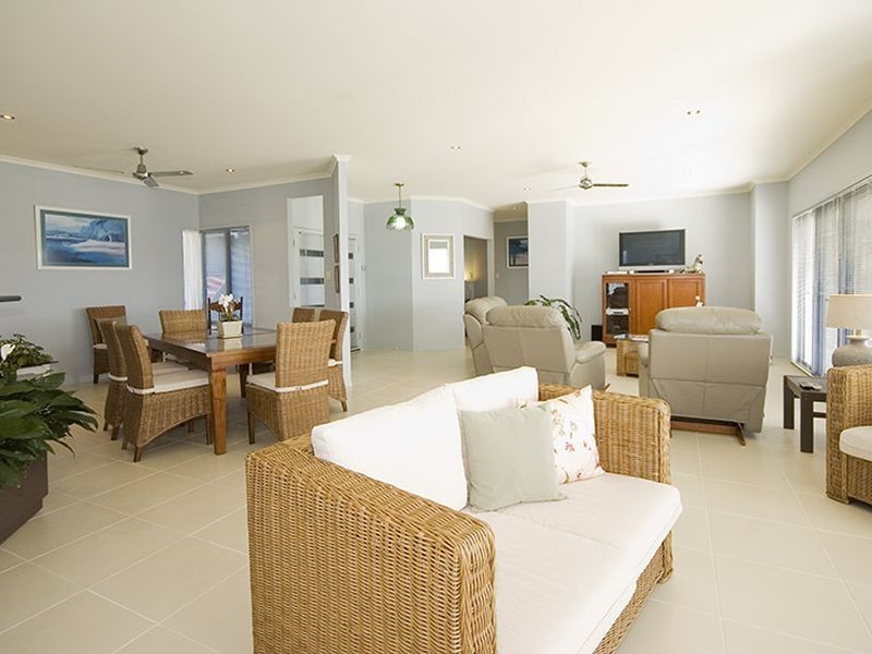 4 John Armstrong Close, Taree NSW 2430