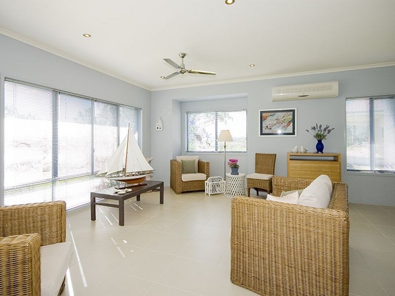 4 John Armstrong Close, Taree NSW 2430