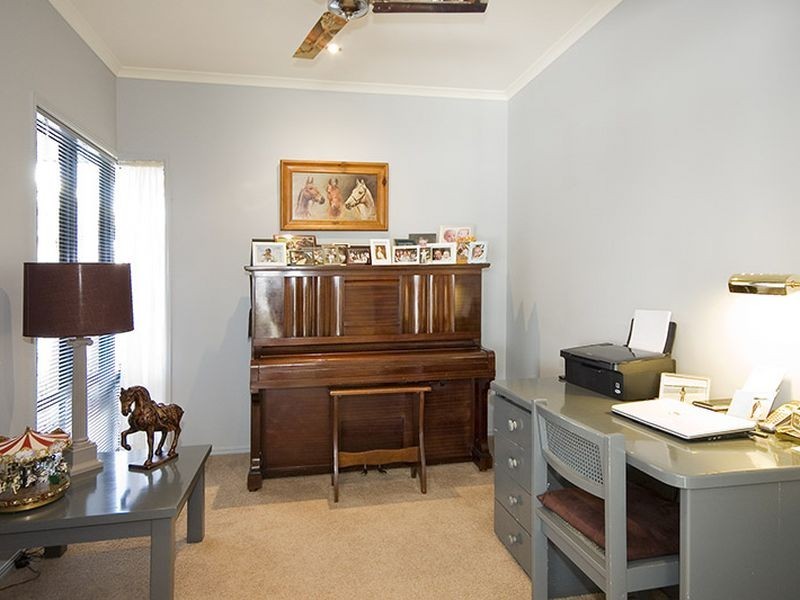 4 John Armstrong Close, Taree NSW 2430