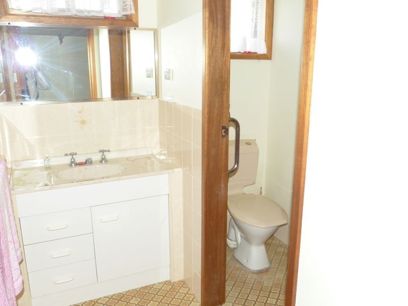 1/2 Waratah Place, Taree NSW 2430