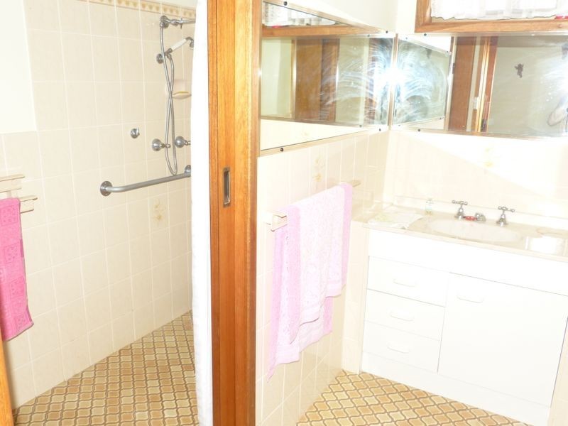 1/2 Waratah Place, Taree NSW 2430