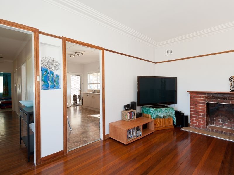 11 Deb Street, Taree NSW 2430