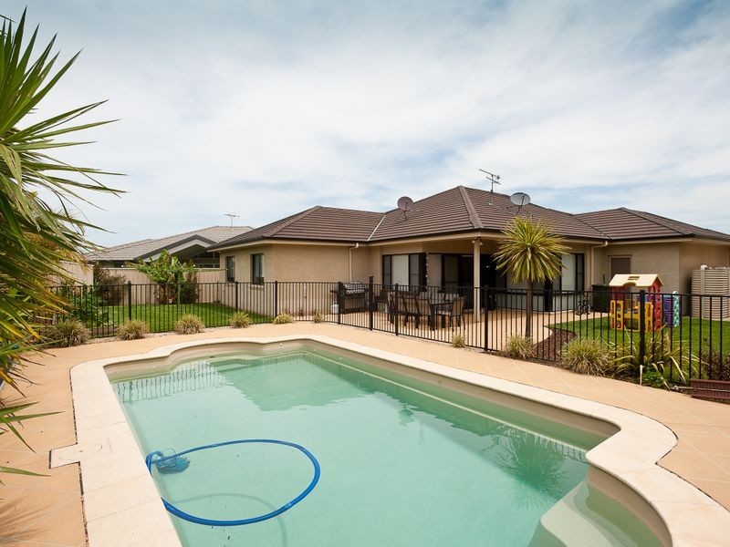 17 John Armstrong Close, Taree NSW 2430