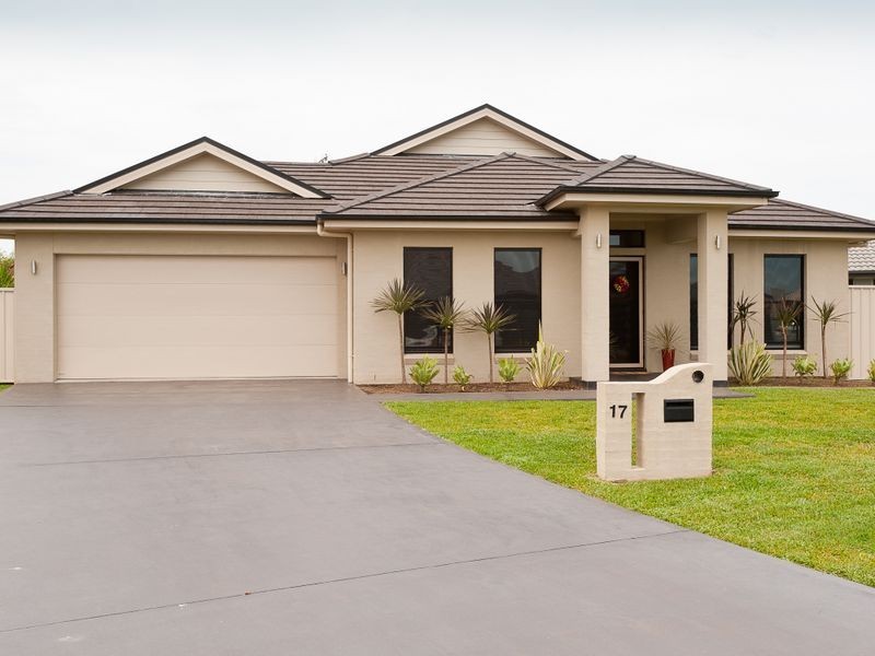 17 John Armstrong Close, Taree NSW 2430
