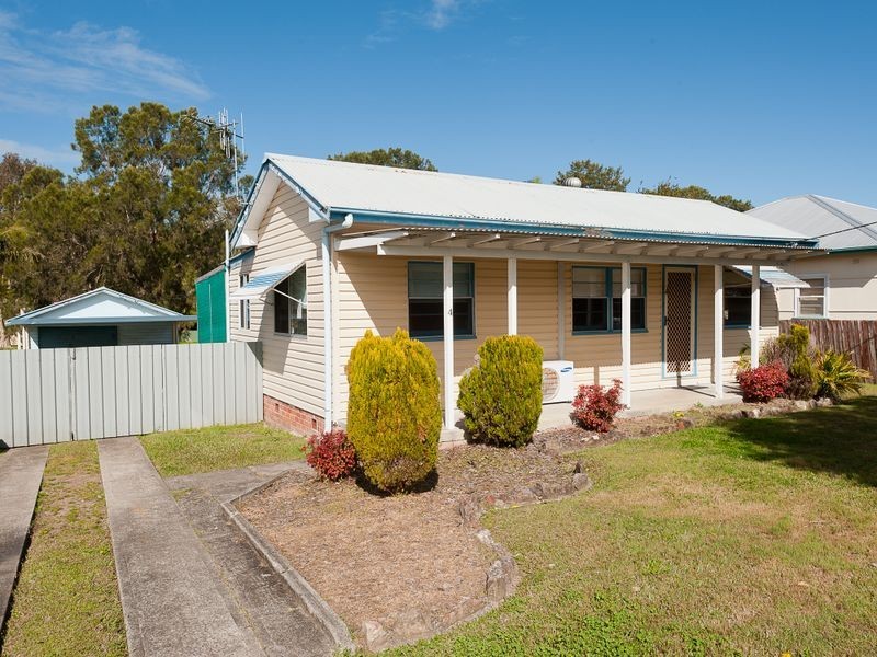 4 Mackay Street, Taree NSW 2430