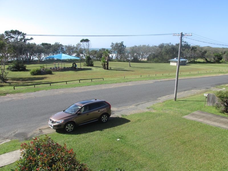 42 Sandys Beach Drive, Sandy Beach NSW 2456