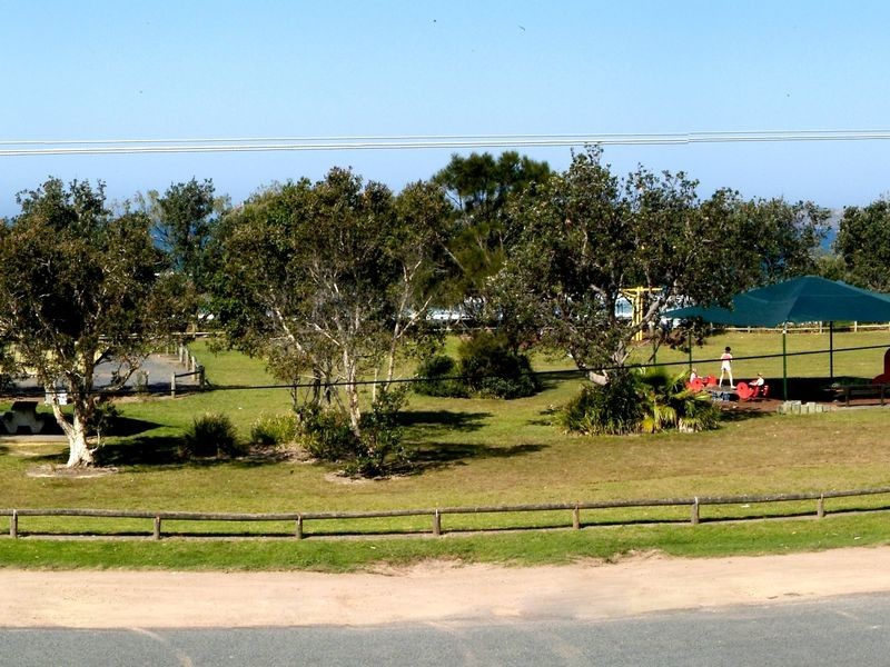 42 Sandys Beach Drive, Sandy Beach NSW 2456