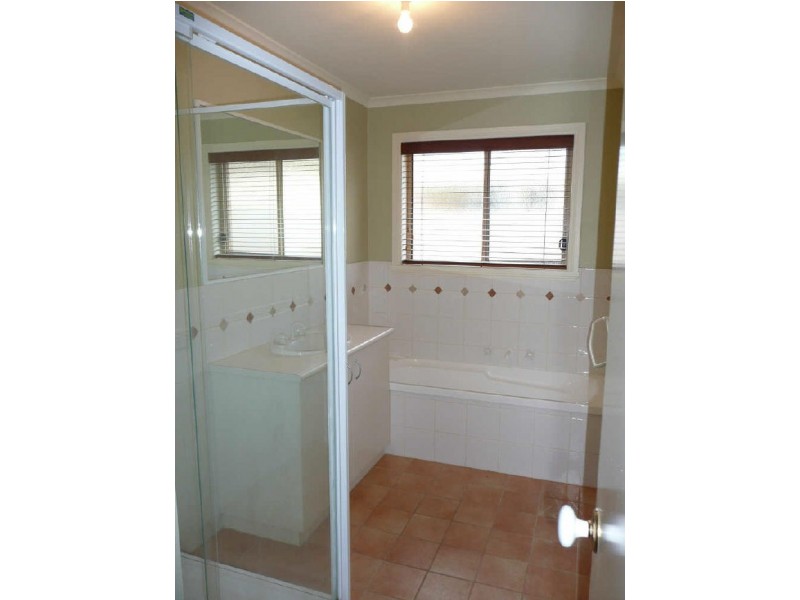 11 Flag PLace, Wodonga VIC 3690