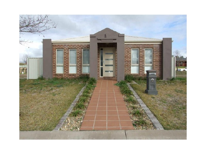 15 Oakmont Circuit, Wodonga VIC 3690