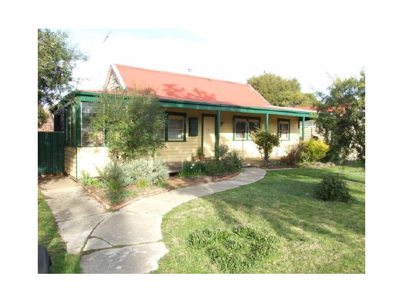 8 Main Street, Chiltern VIC 3683