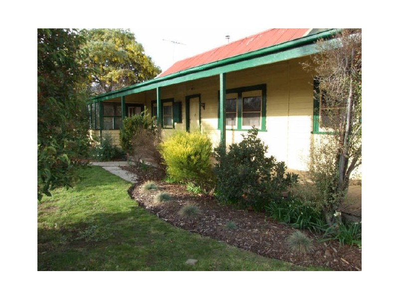 8 Main Street, Chiltern VIC 3683