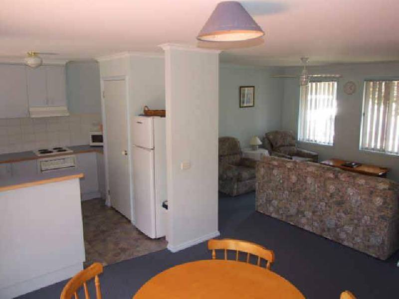 Fleet Street, Wodonga VIC 3690