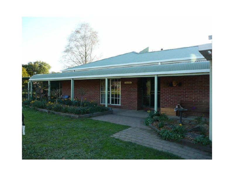 8 Wallace Road, Allans Flat VIC 3691